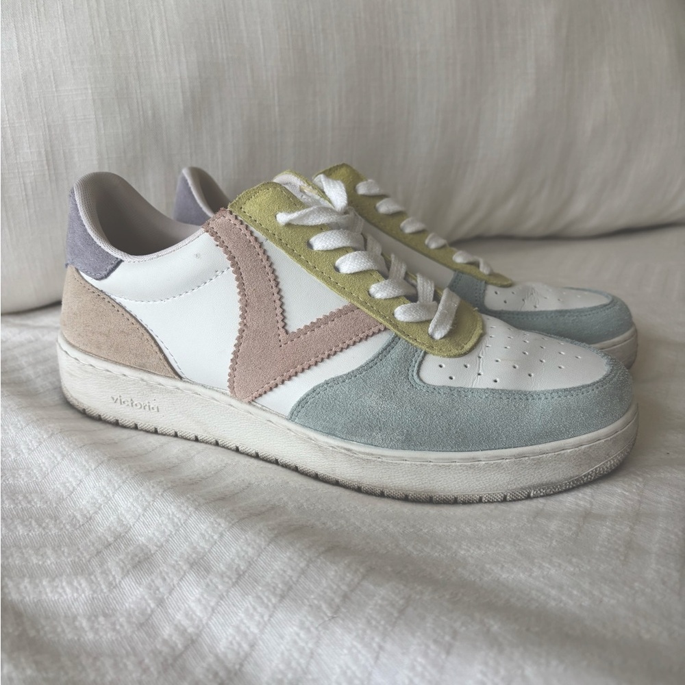 Victoria Sneaker size 41 made in Spain